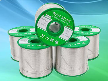 使用小直径焊锡丝焊接时，具有以下几个具体优势：